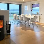 Awesome In With House Sea View 티스테드