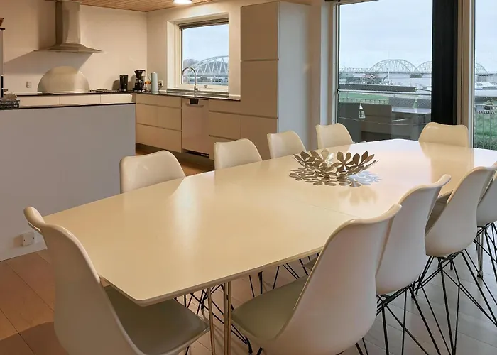 بيت للعطل Awesome In With House Sea View *